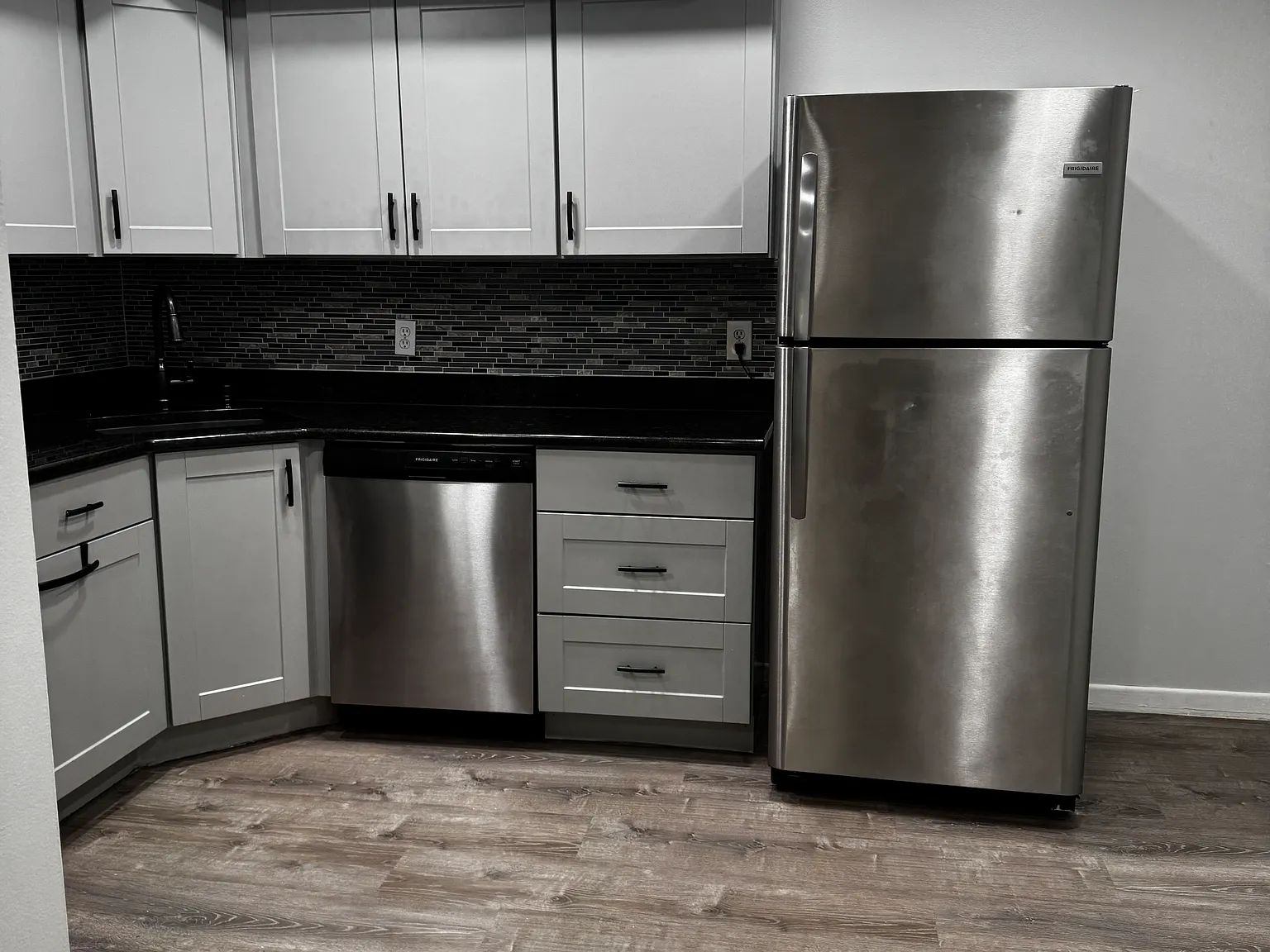 1 bed, 868 sqft, $1,850 — Photo 3