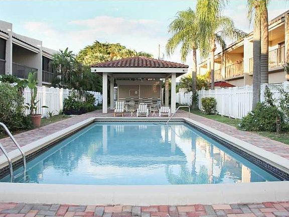 5th image of 241 SE 11th Avenue #241-B