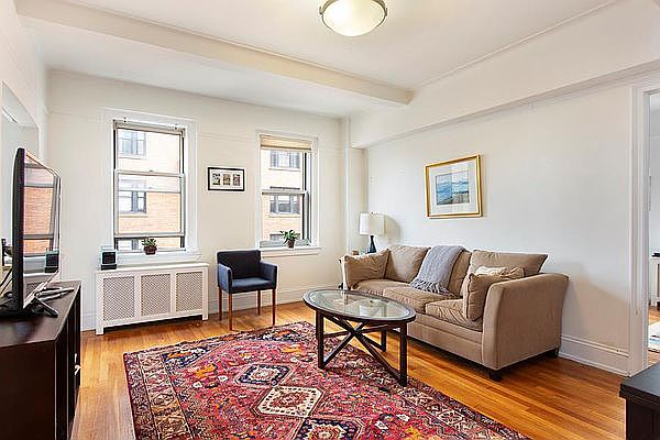 1st image of 304 W 75th St APT 10B