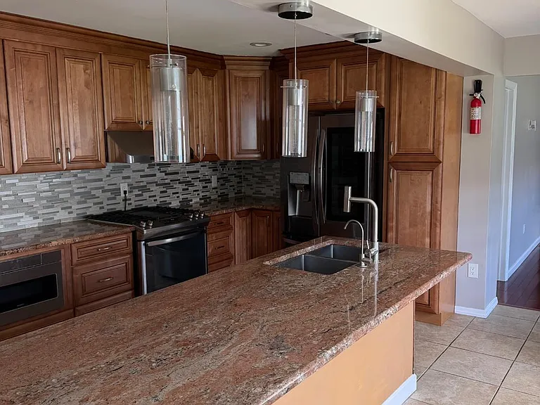 120 W Warren St — Photo 5