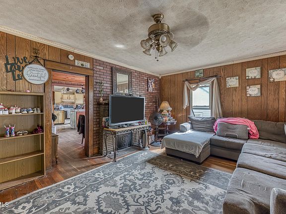 4th image of 1131 Hill St