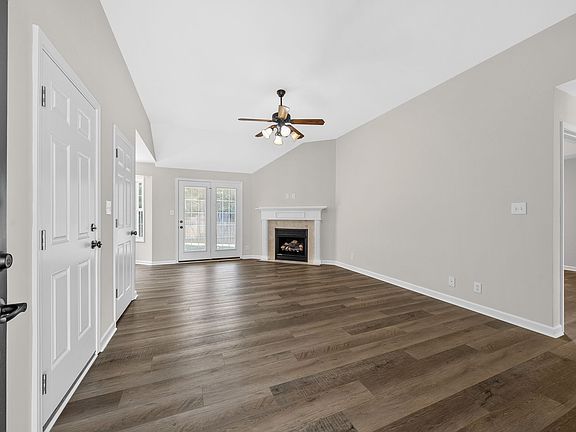 4th image of 320 Maple Park Dr