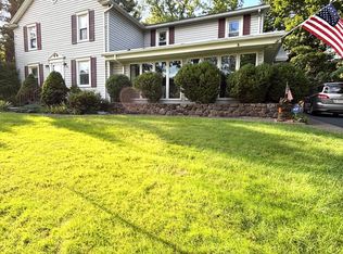 94 Country Club Rd, Dallas, PA 18612