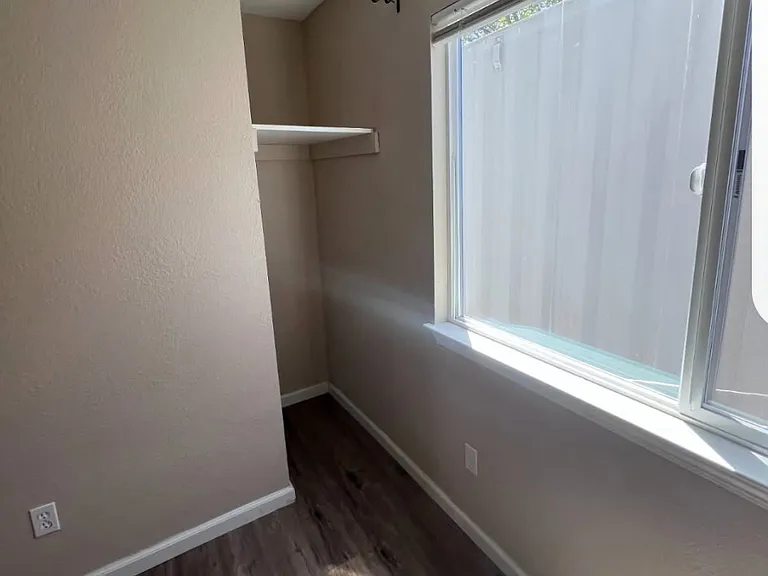 110 Norton St — Photo 8