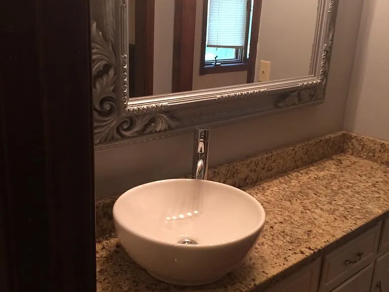 Luxury New Master Sink, Granite Counter!