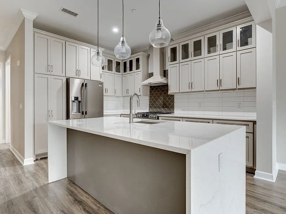 160 Morrow Ave #208