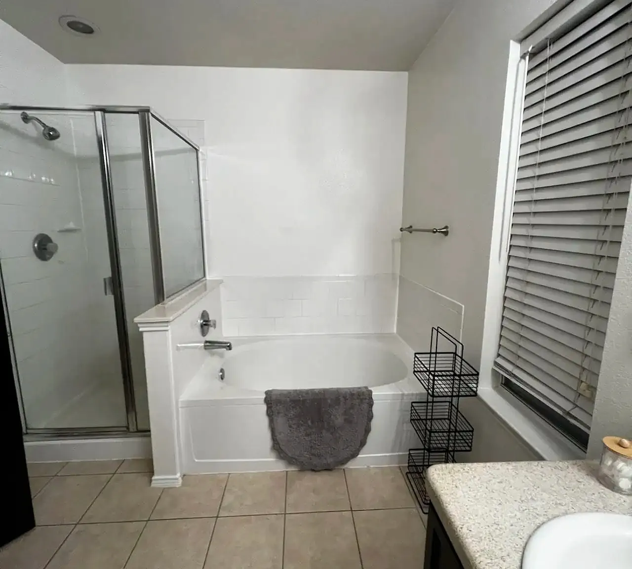4 bed, $4,200 — Photo 1