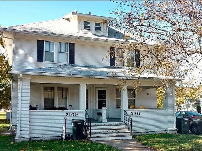 2107 Olive St — Photo 1
