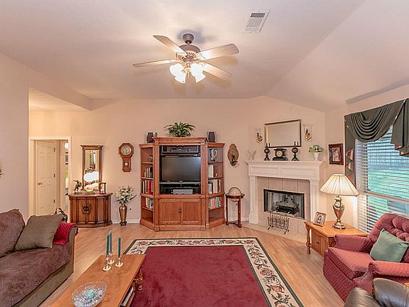 5th image of 247 Broadmoor Dr