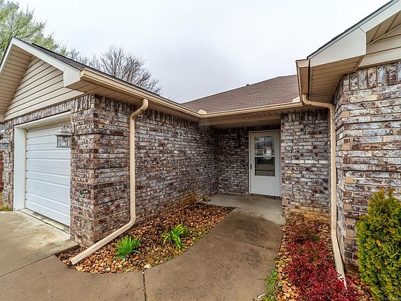 2nd image of 509 E Crisler Ave