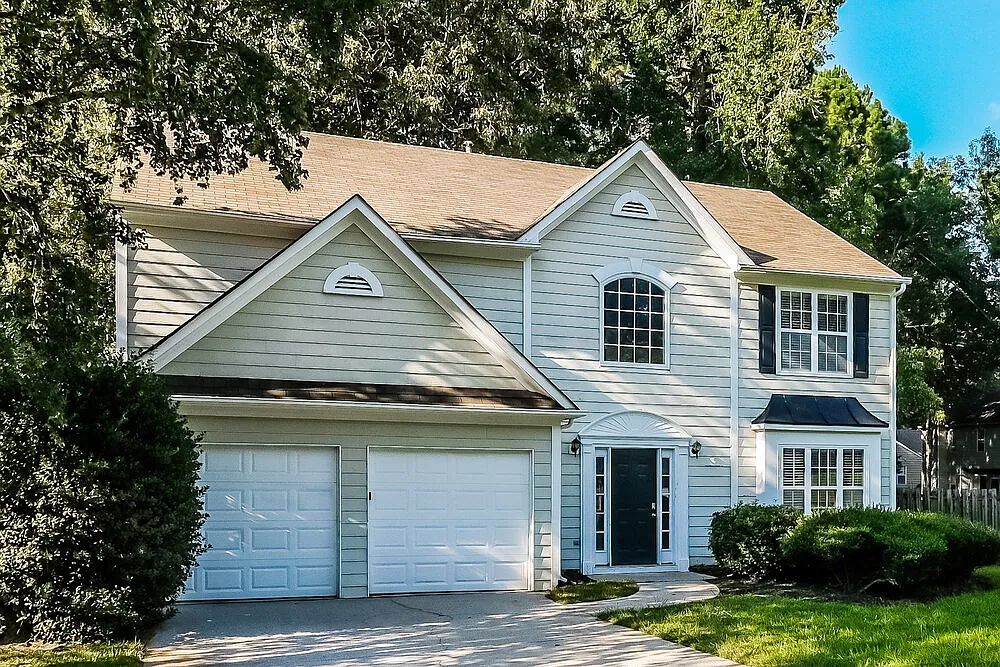 3 bed, 2.5 bath, 2039 sqft, $2,370 — Photo 4
