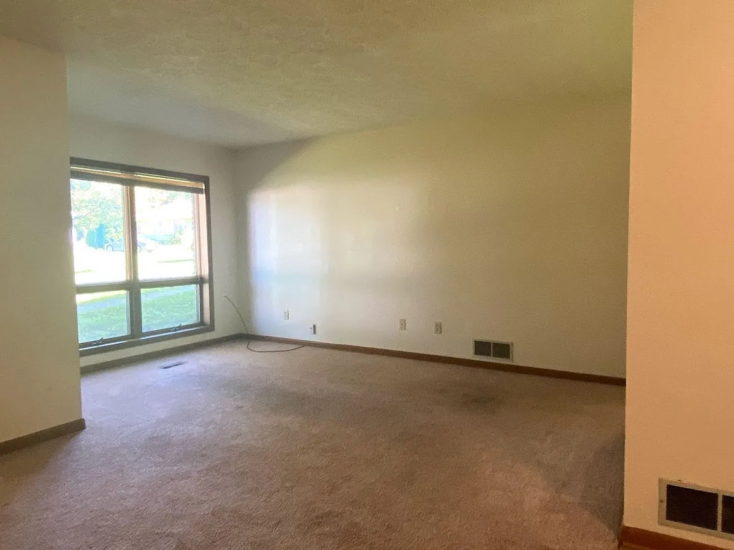 August 2027 Lower Level 2 Bedroom, 2 Bath Home With Large Yard (Great For Large Group!) — Photo 3