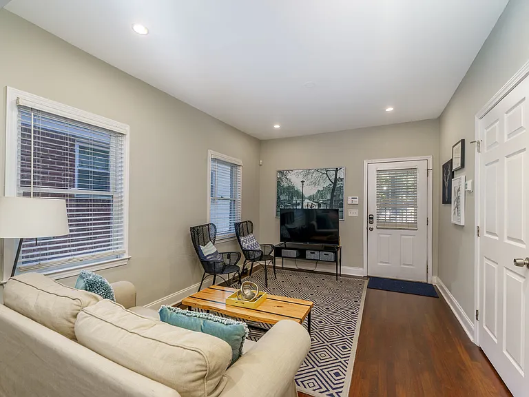 604 Glen Iris Dr NE #2 — Photo 5
