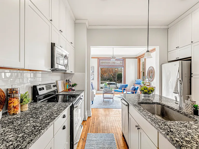 1208 W Franklin St #B — Photo 30
