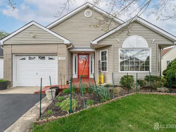 102 Canterbury Ln, Toms River, NJ 08757