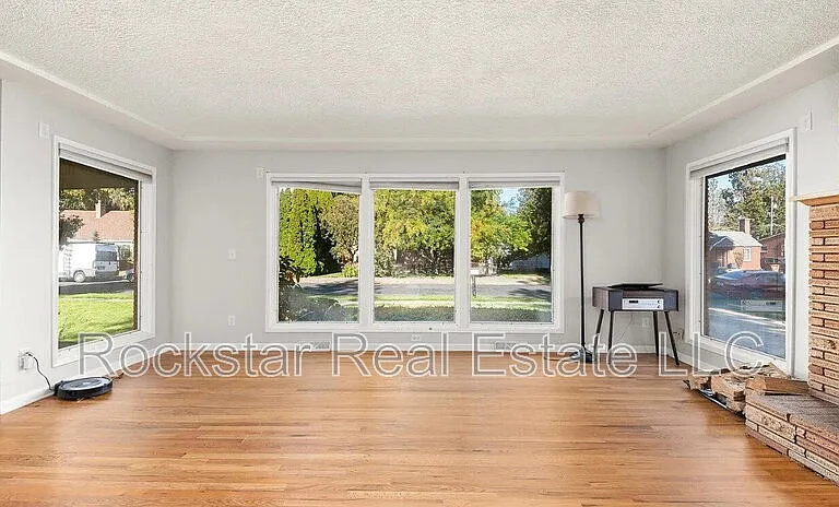 1110 E 28th Ave — Photo 27