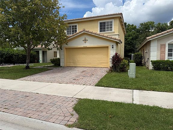 2nd image of 4550 SE Graham Dr