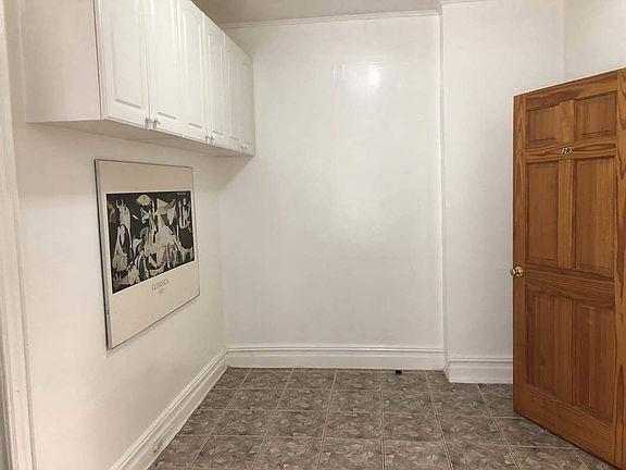 3rd image of 3261 33rd St APT 2R