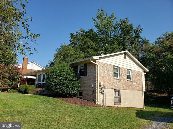 3rd image of 9746 Wyman Way