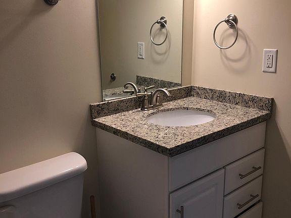 5th image of 1526 Main St APT 4