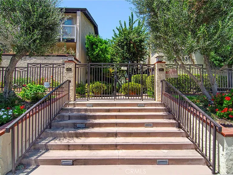 5255 Coldwater Canyon Ave #E — Photo 27