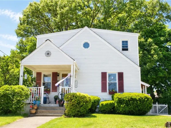 147 Pawtuxet Ter, West Warwick, RI 02893