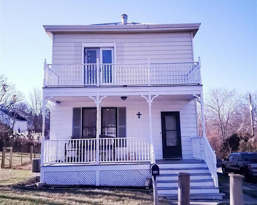 2nd image of 302 Filmore St