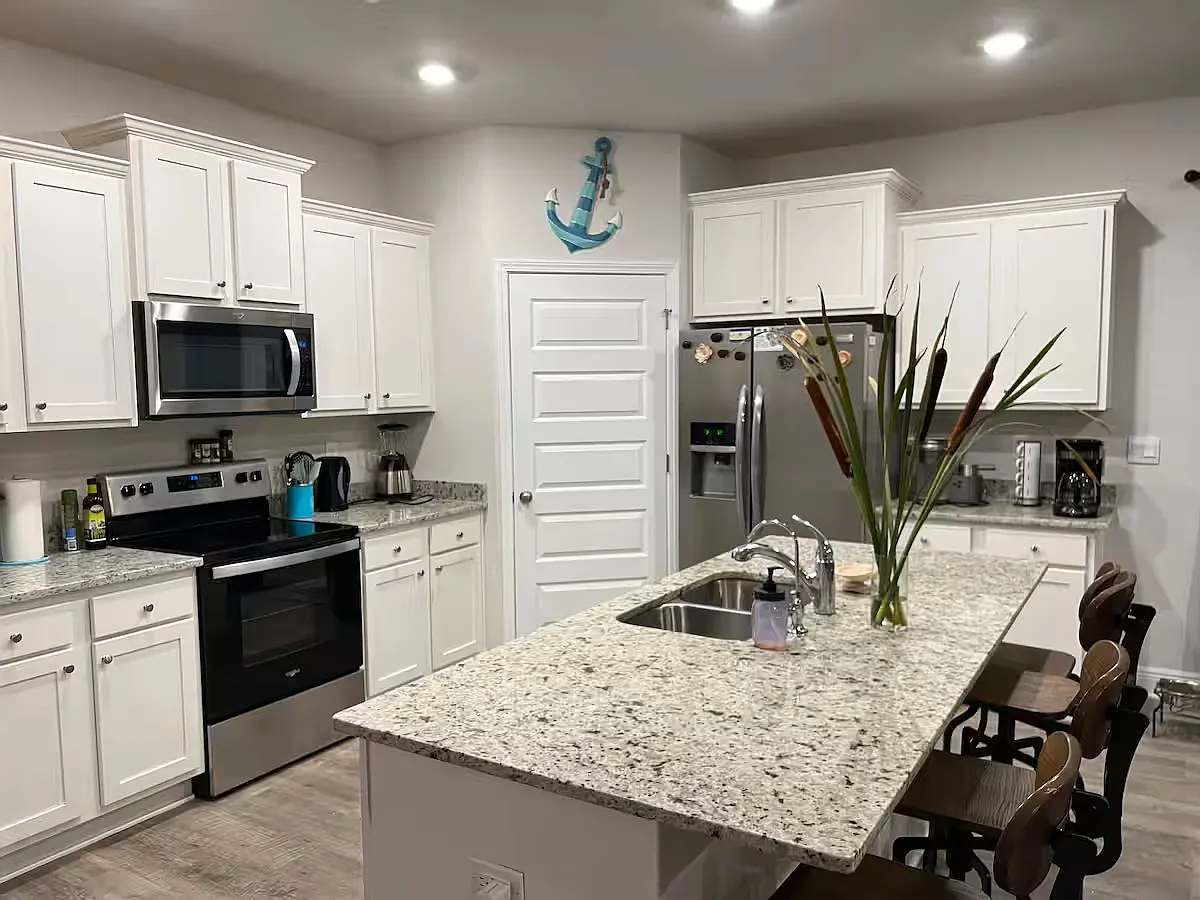 4 bed, 2197 sqft, $3,900 — Photo 4