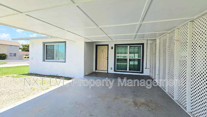 Building Photo - 603 SE 46th Ter #1