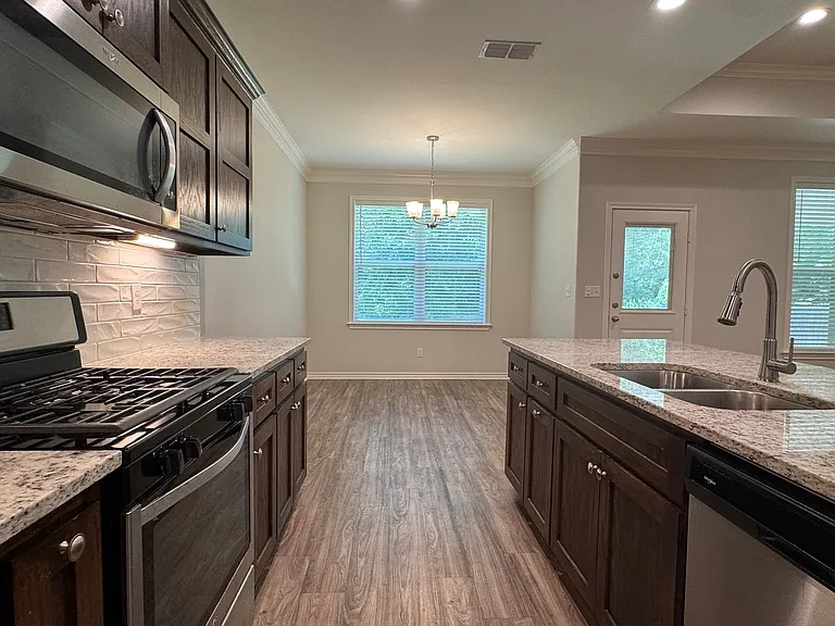 3704-3784 Cottage Park Cir — Photo 9