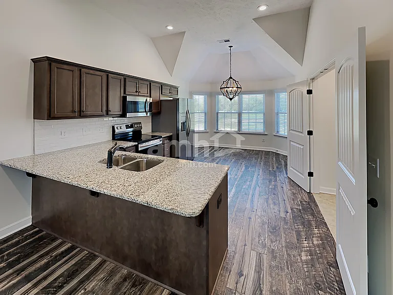 2913 Dusenburg Dr — Photo 6