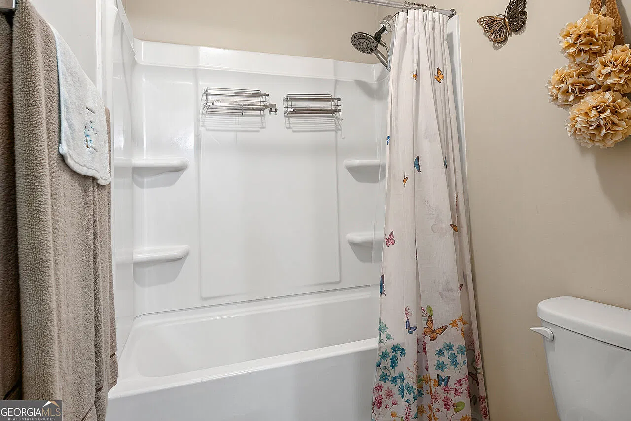 4 bed, 3.5 bath, 4762 sqft, $995 — Photo 4