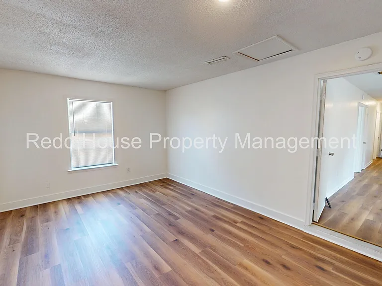 600 Howell St — Photo 13
