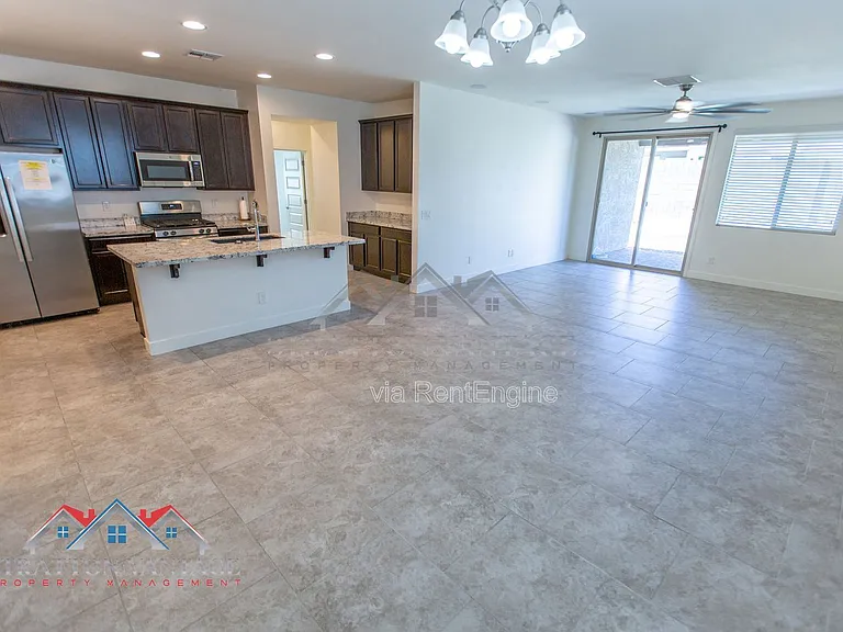 16264 W Canterbury Dr — Photo 13