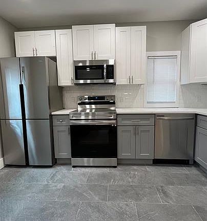 4th image of 90 S Pine Ave Unit B