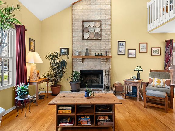3rd image of 3072 Anton Cir
