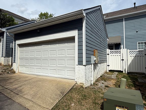 4th image of 7102 Lenox Village Dr