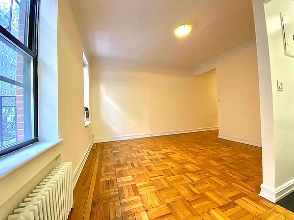 3rd image of 146 W 79th St #3A2