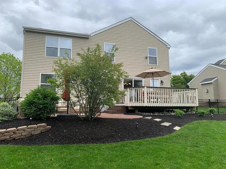 7713 Alexandra Dr — Photo 21