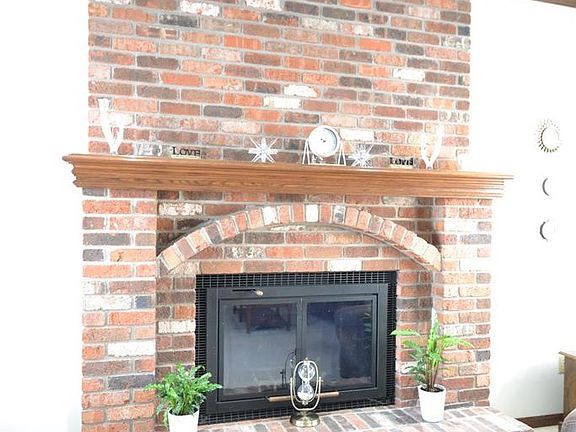 4th image of 2106 Somerset Dr
