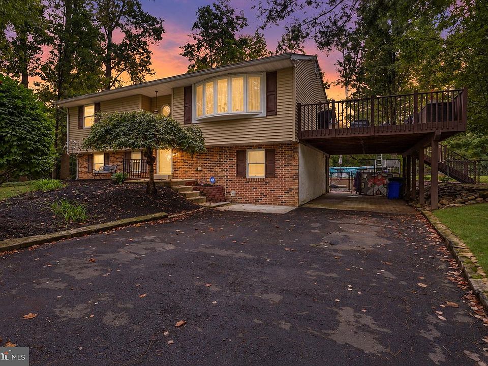 1st image of 74 Midway Ave