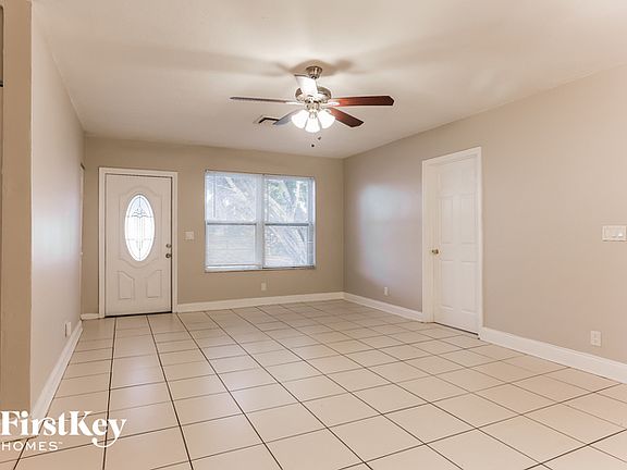 3rd image of 100 NE 17th Ct