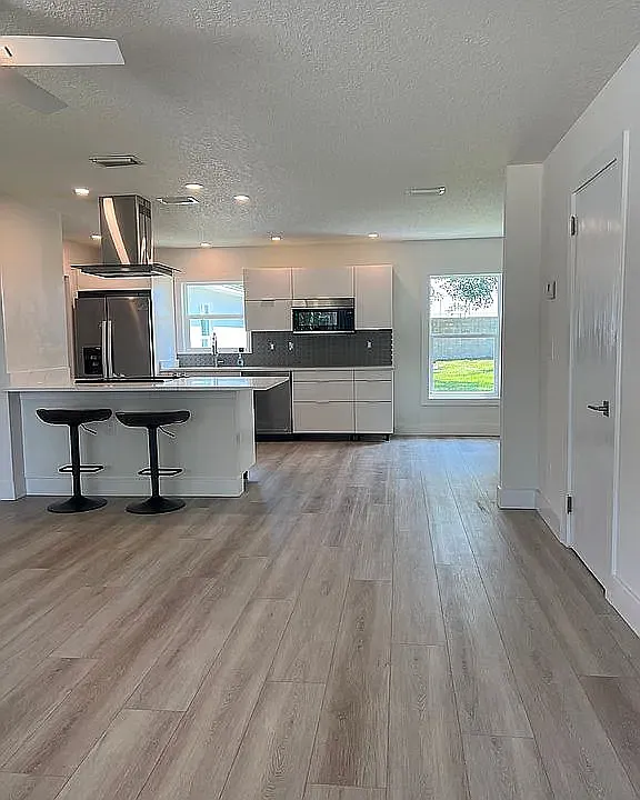 3 bed, 1596 sqft, $1,950 — Photo 2