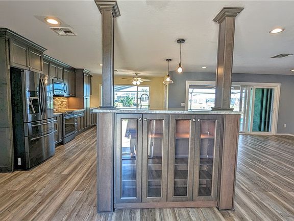 4th image of 2319 SE 10th Ave