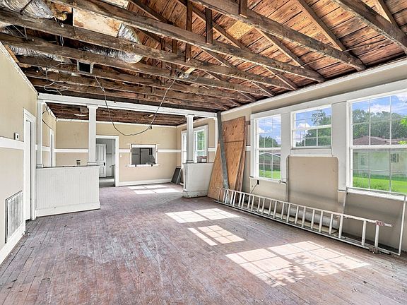2nd image of 618 W Lincoln St