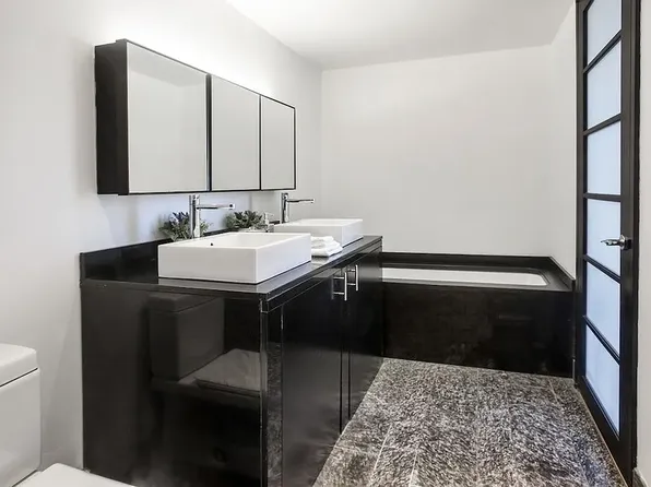 20 Pine Street image 5 of 17