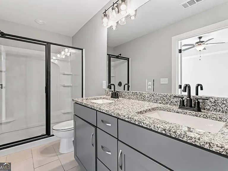 6401 Shalks Crossing Dr — Photo 2