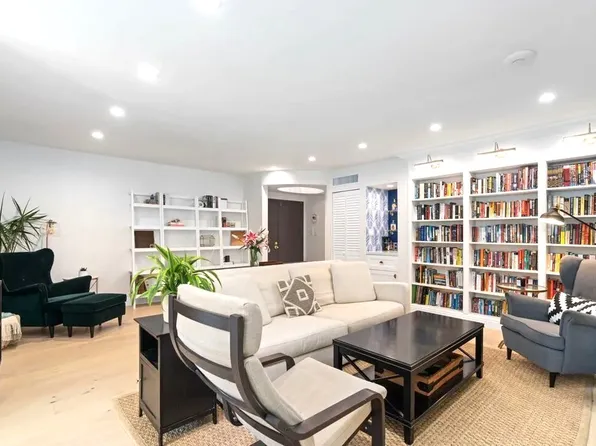 831 S Gretna Green Way APT 104, Los Angeles, CA 90049