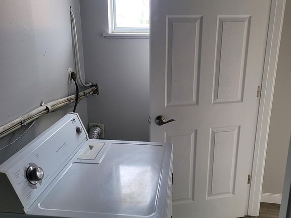 4th image of 2436 Redbud Ln #A