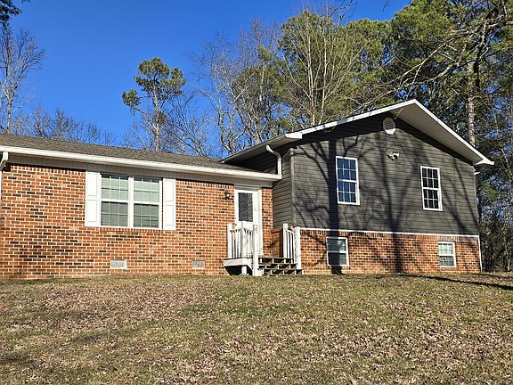 2nd image of 210 Dogwood Cir NE
